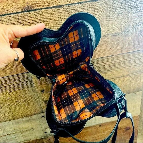 Sold Out Rare Melt Cosmetics Fatally Yours Heart Crossbody - Picture 9 of 9